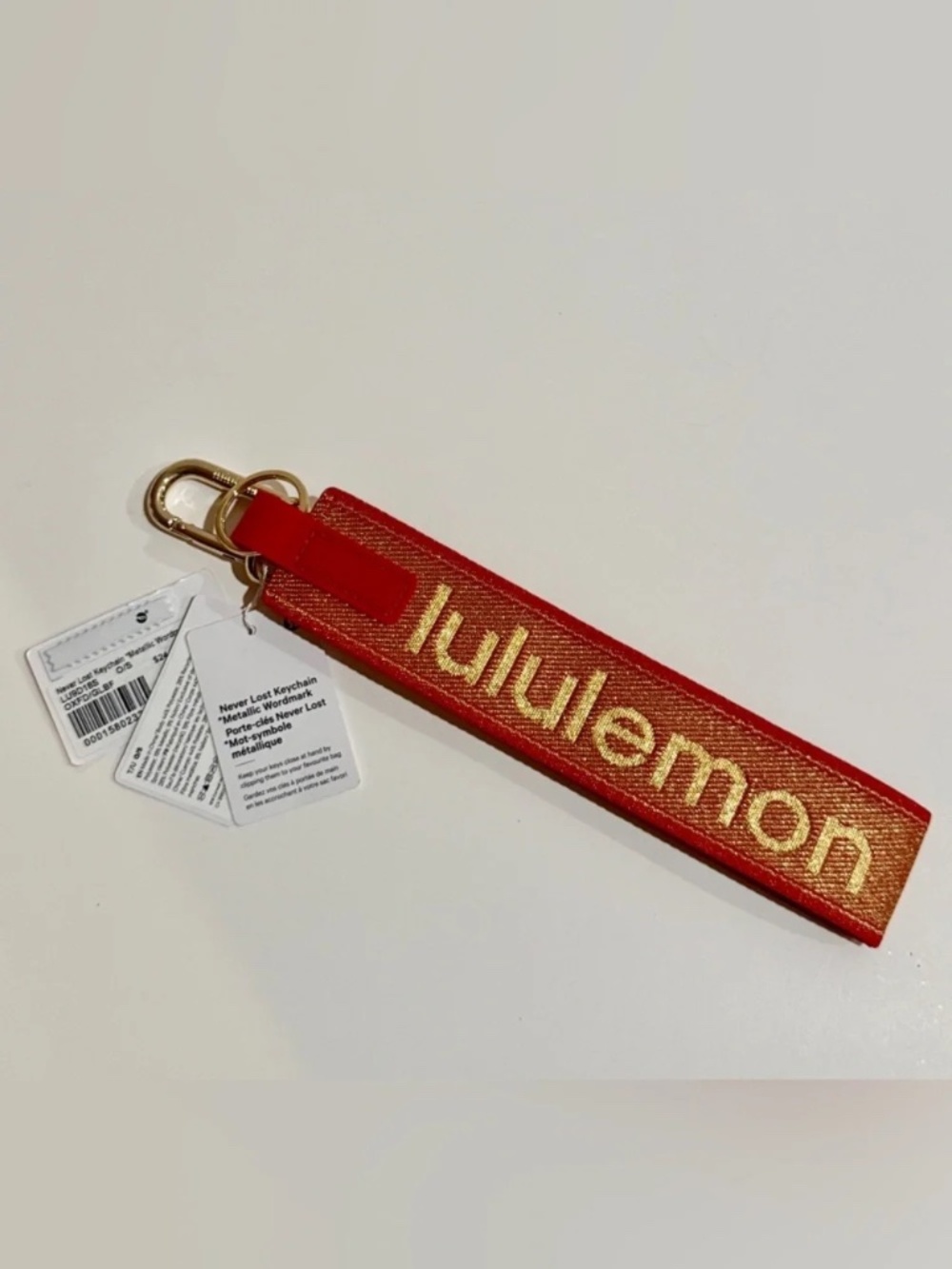 ✨ NWT Lululemon Lunar New Year Never Lost Keychain – Oxford Red - Picture 3 of 3